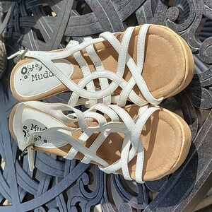 Mudd white leather like 3" high heel shoes size 6.5 with buckle Wrap